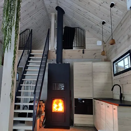 Moderni Vierasmoekki ミッケリ